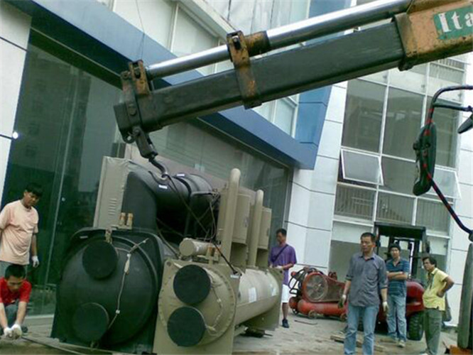 民乐县随车吊和汽车吊的核心区别是什么？哪种更省钱？